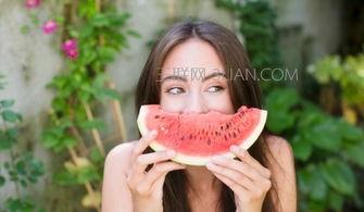 西瓜文案吃瓜baby,揭秘“吃瓜baby”的趣味生活