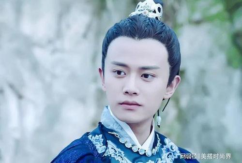 瓜地吃瓜任嘉伦,任嘉伦演绎夏日清新风